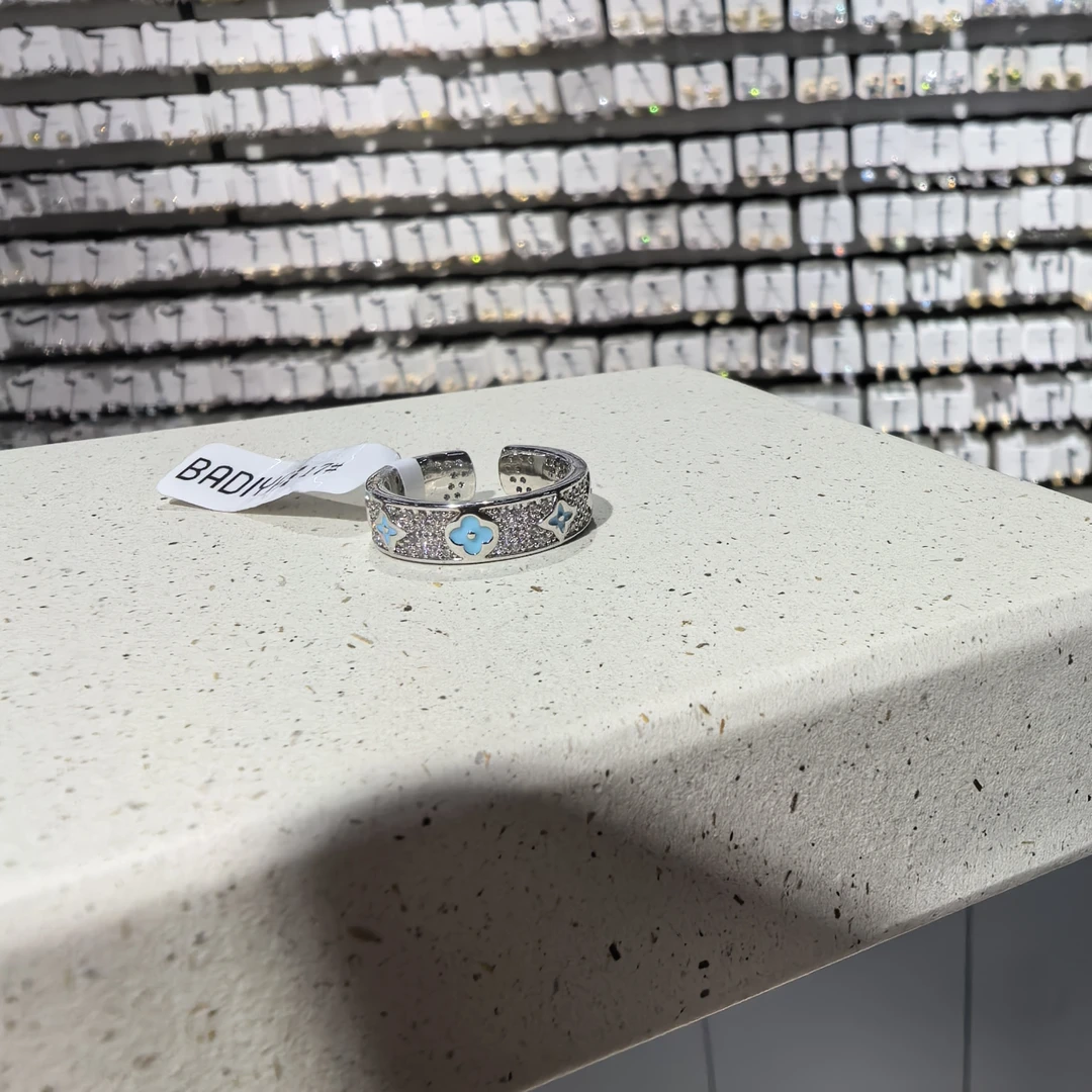 A816蓝色四叶闪闪戒指