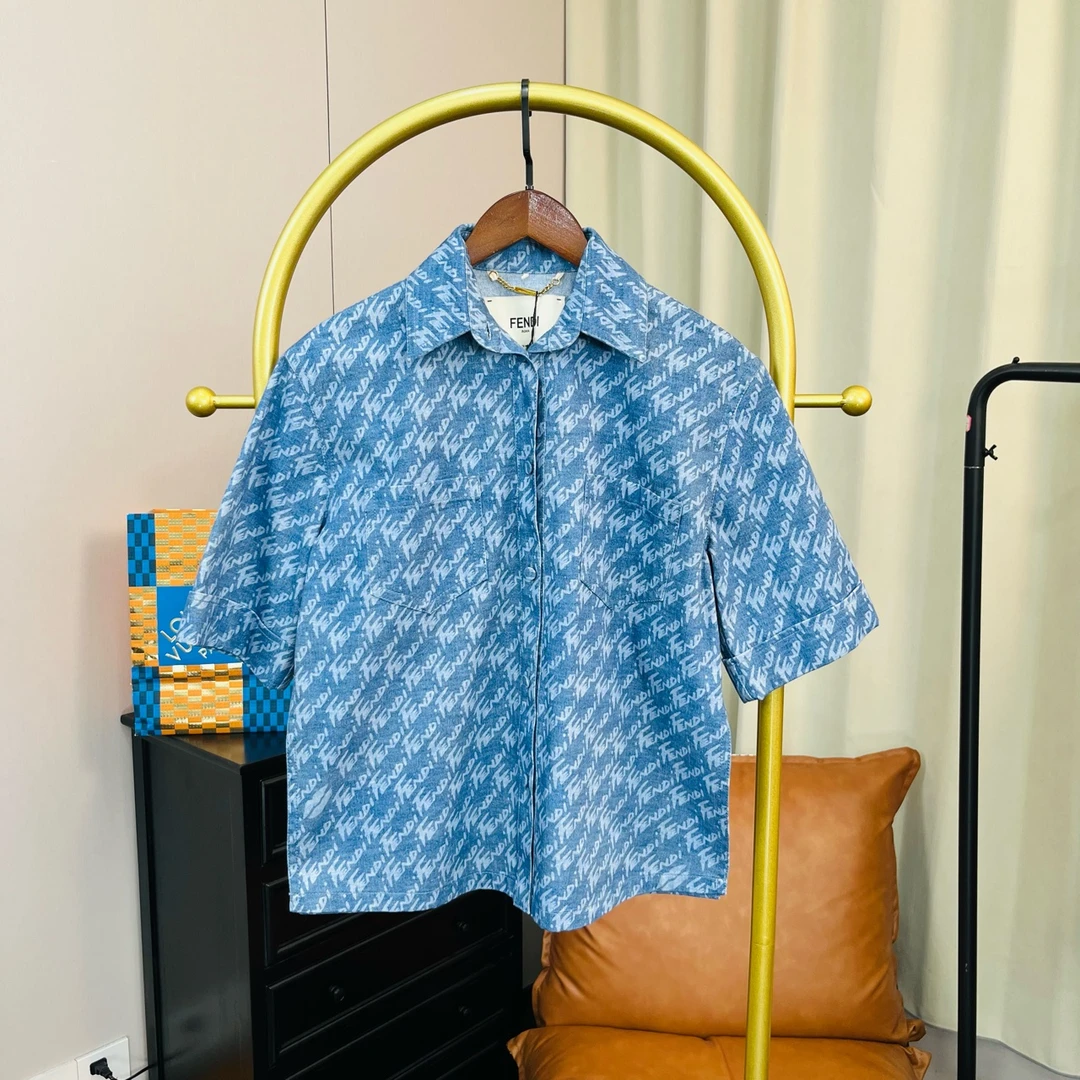 99新 FENDI/芬迪  蓝色满印新款短袖 36码