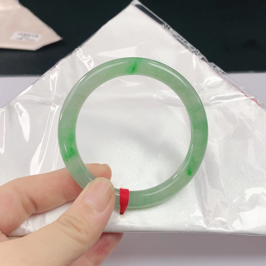 翡翠手镯未镶嵌翡翠684