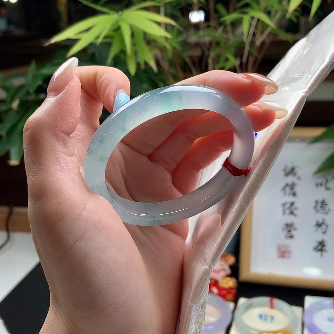 翡翠未镶嵌手镯冰蓝飘花贵妃48号