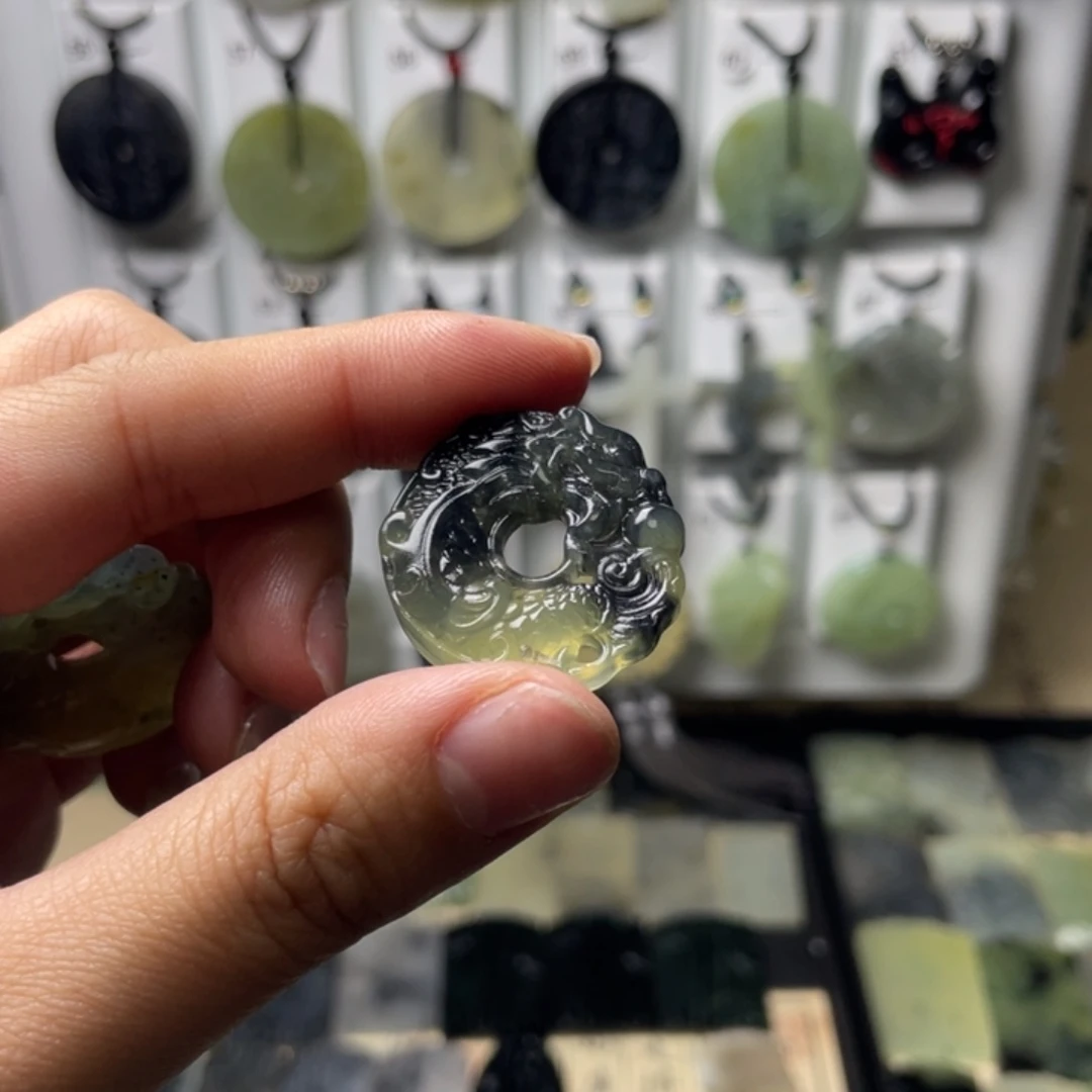 岫玉颈饰未镶嵌达*刘龙扣