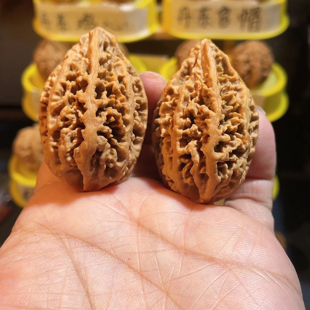 文玩核桃吊坠蚂蚁尊