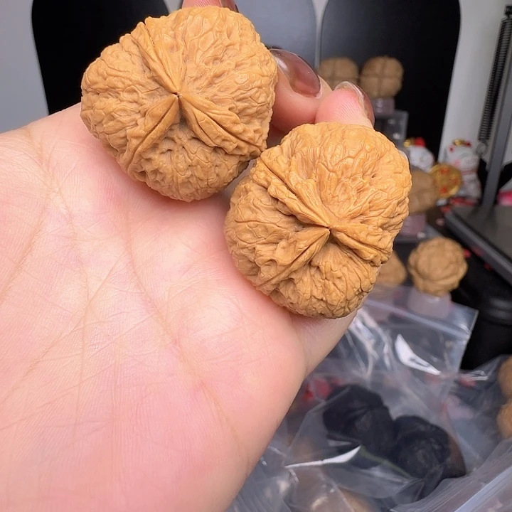 吊坠文玩核桃23号车轻微开裂三棱