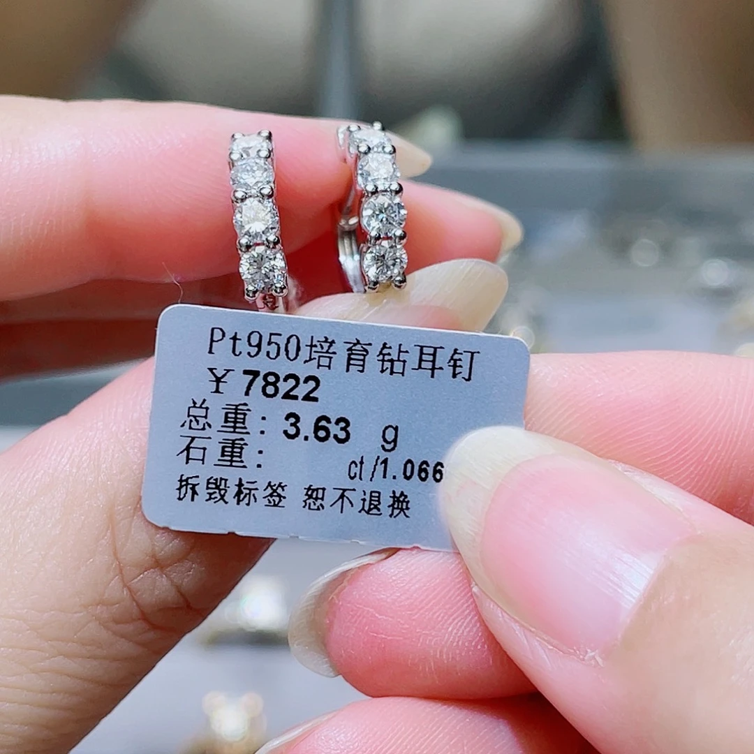 吃***纪铂Pt950镶嵌实验室培育钻石1克拉时尚耳圈