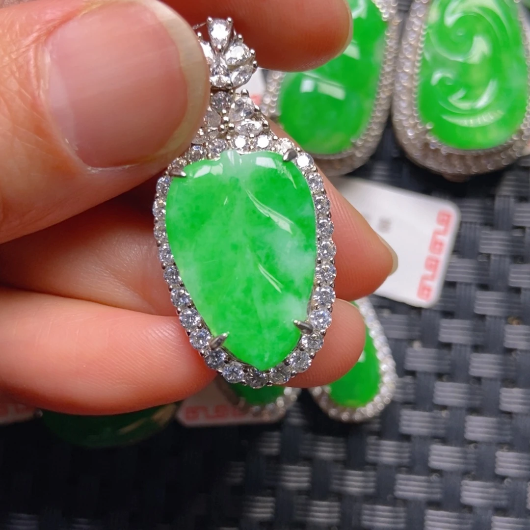 翡翠银S925镶嵌颈饰树叶吊坠