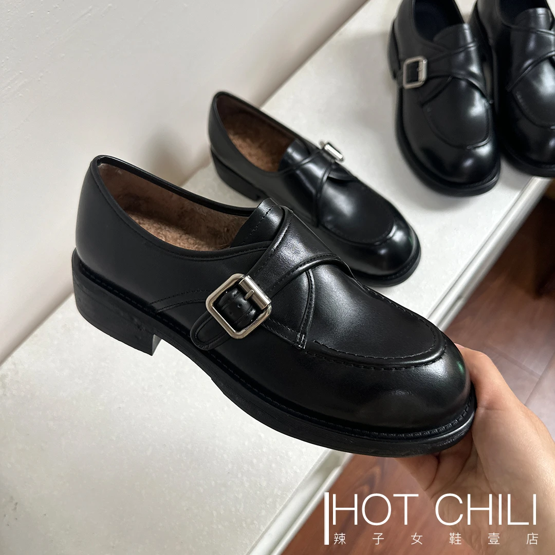 【辣子】34-39加绒牛皮羊毛厚底斜扣可调节乐福鞋