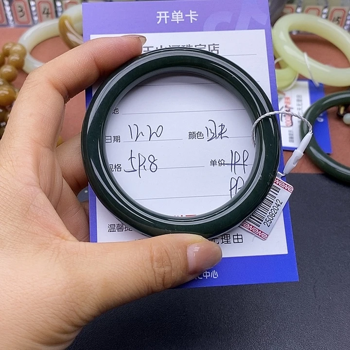 未镶嵌手镯和田玉?*