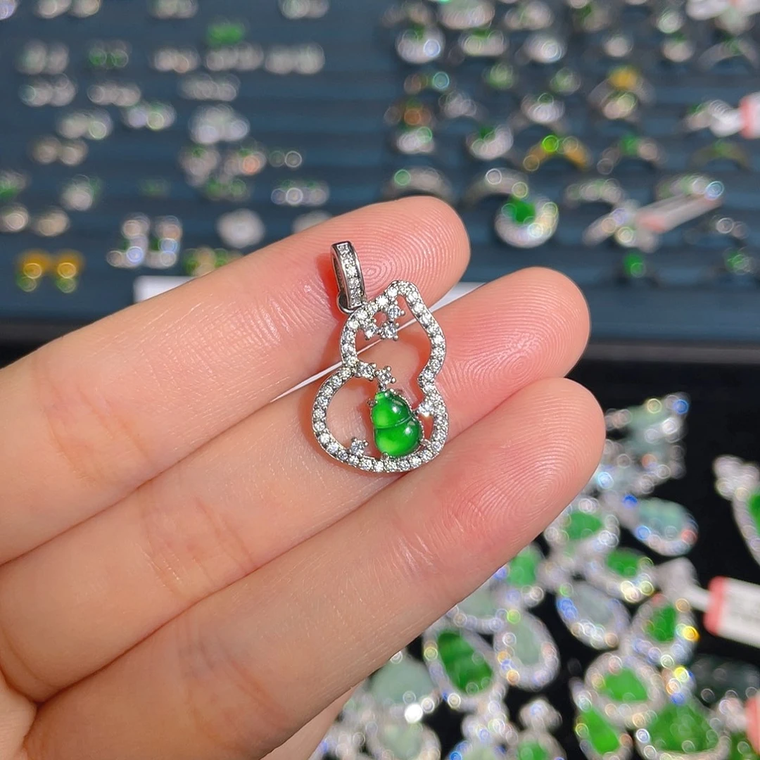 吊坠(不含链)未镶嵌翡翠