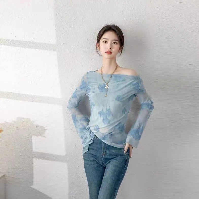 68623打底衫2024秋新款优雅气质喇叭袖设计感小衫一字领百搭上衣