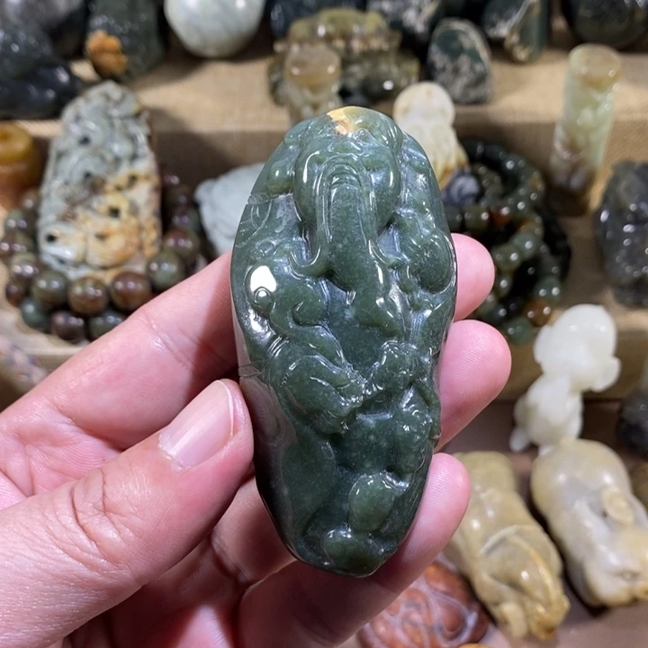 透闪石质玉未镶嵌挂件