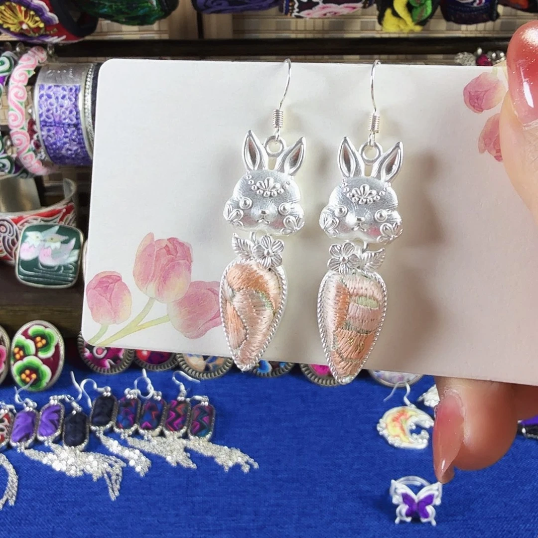 传承非遗刺绣饰品21