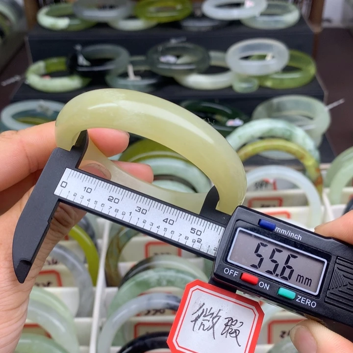 蛇纹石玉未镶嵌手镯344