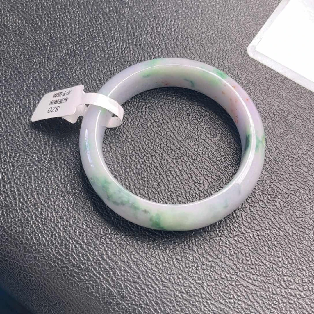 未镶嵌手镯翡翠5556。5