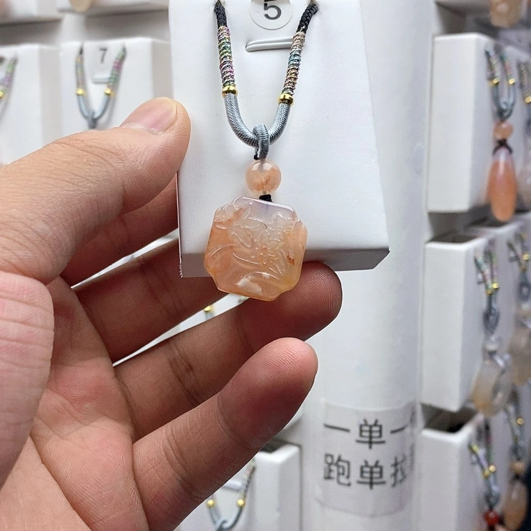石英质玉颈饰未镶嵌不*别
