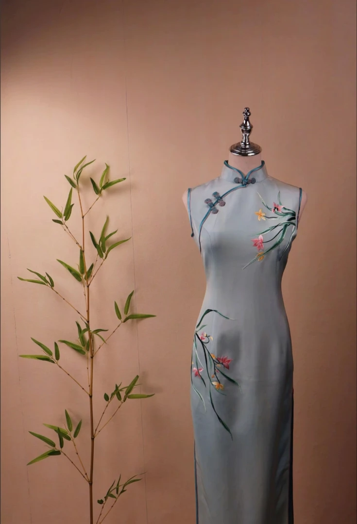 新款时尚爆款新中式女装真丝刺绣定制款