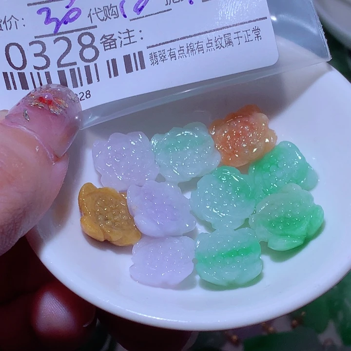 薇***n翡翠未镶嵌颈饰这