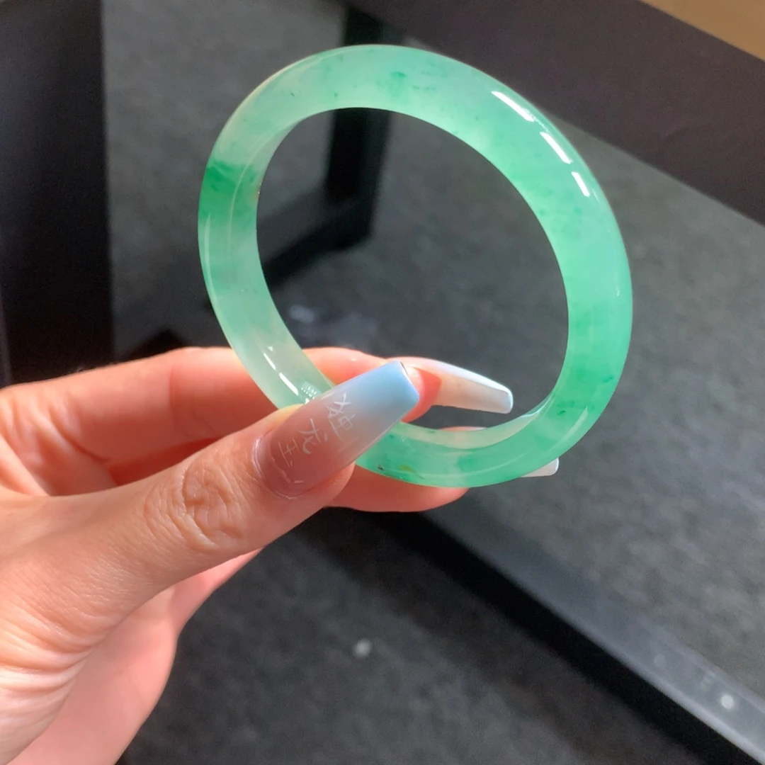 石英质玉手镯未镶嵌悠**心