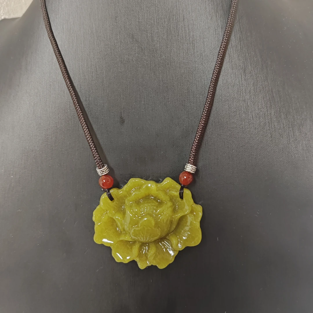 [08]天然岫玉牛油果绿色牡丹花挂件多样性发其一