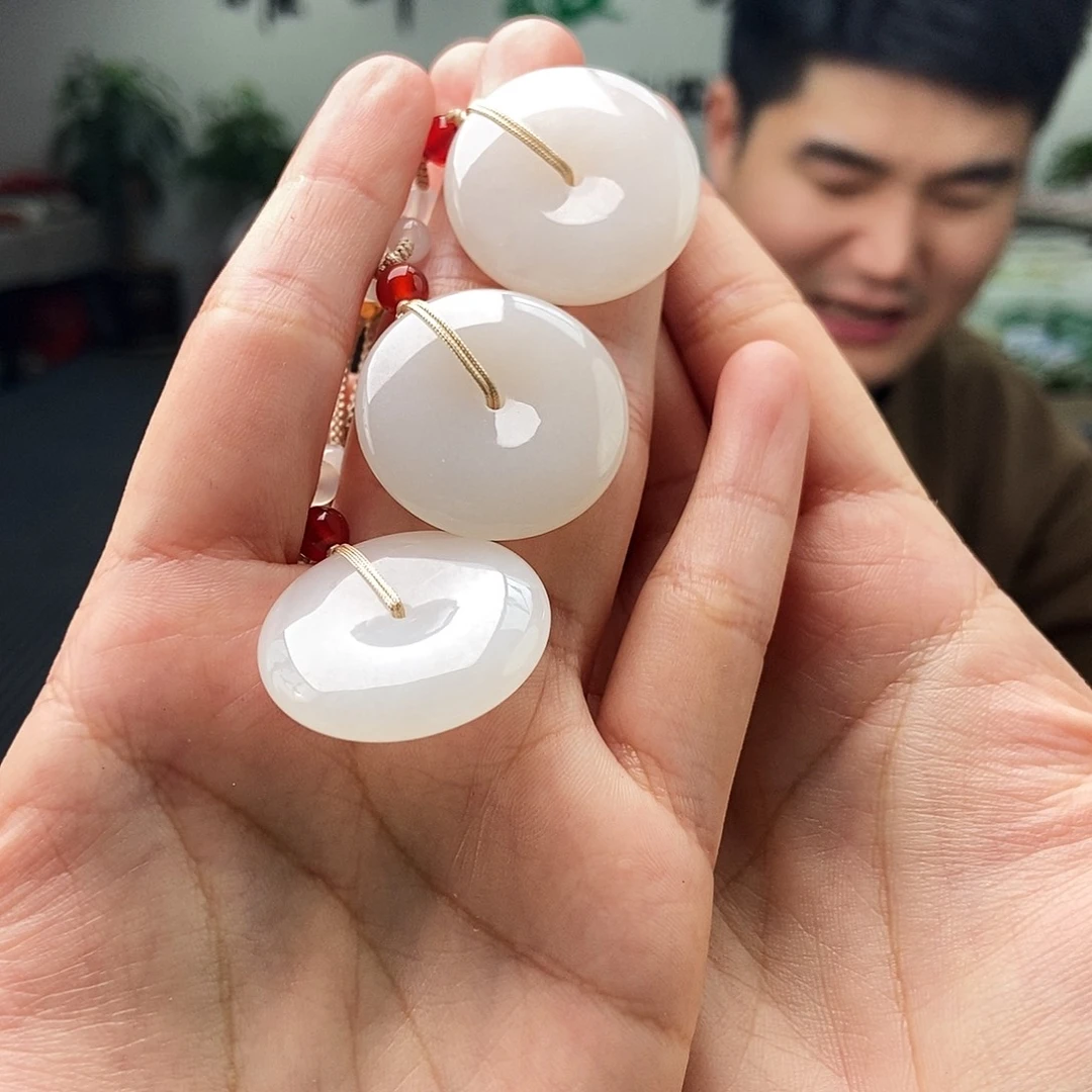 和田玉未镶嵌颈饰颜色多样性发拍一发一