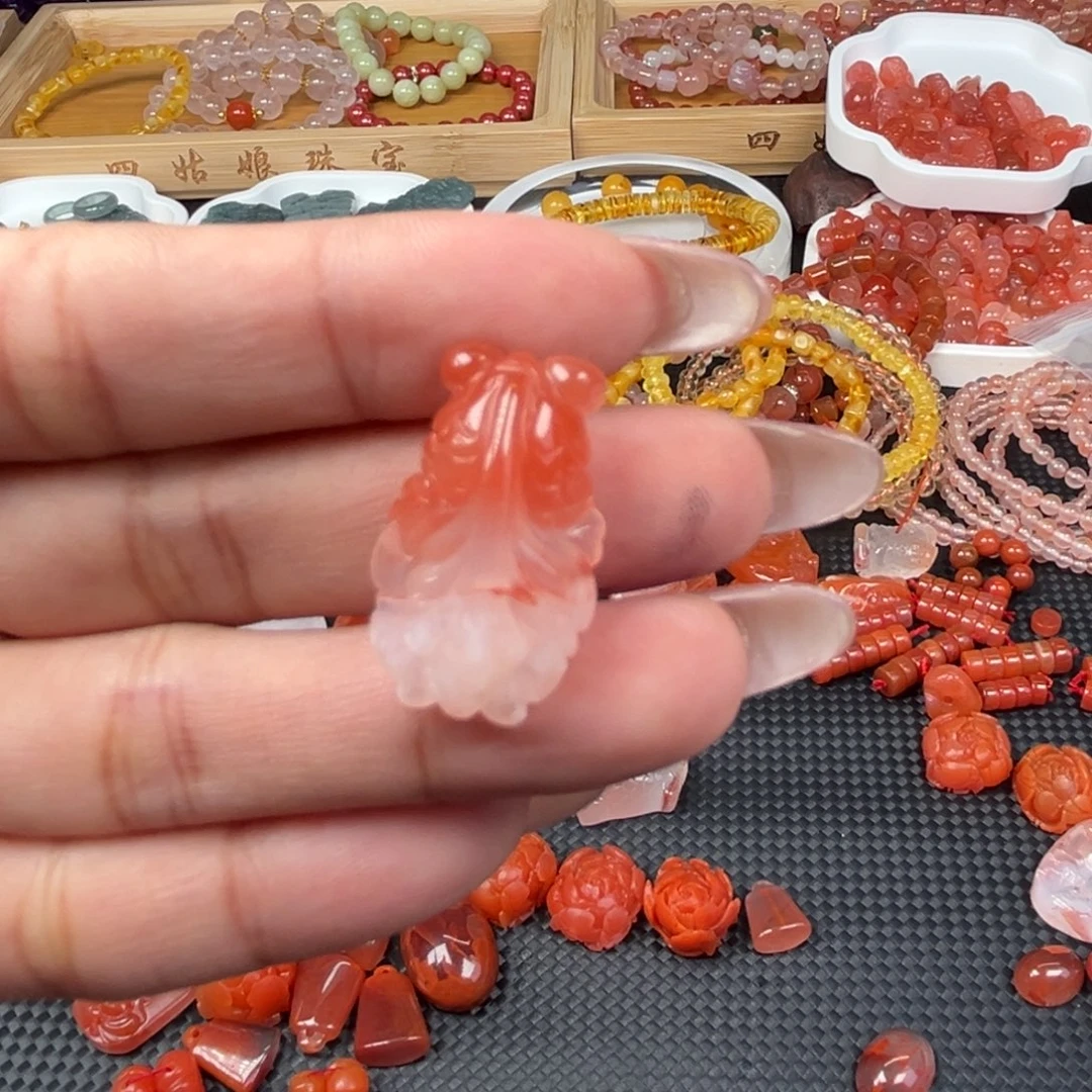 ****️南红玛瑙未镶嵌颈饰