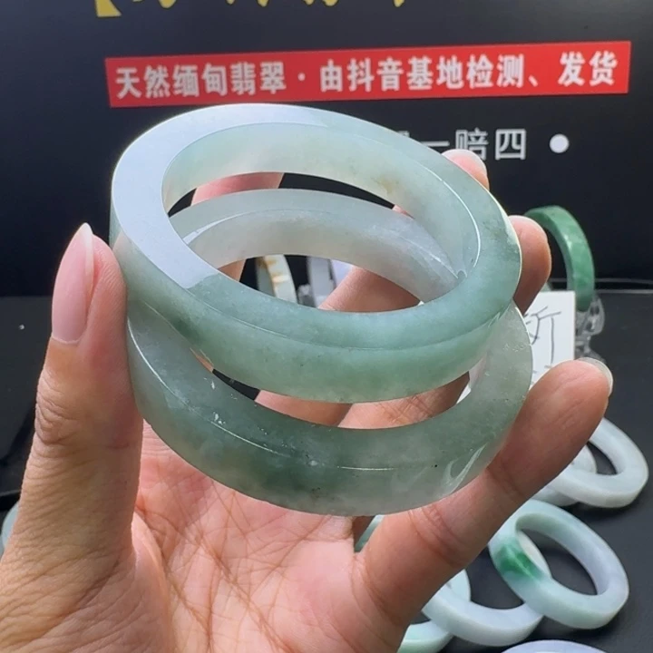 定制翡翠未镶嵌手镯多样性发一