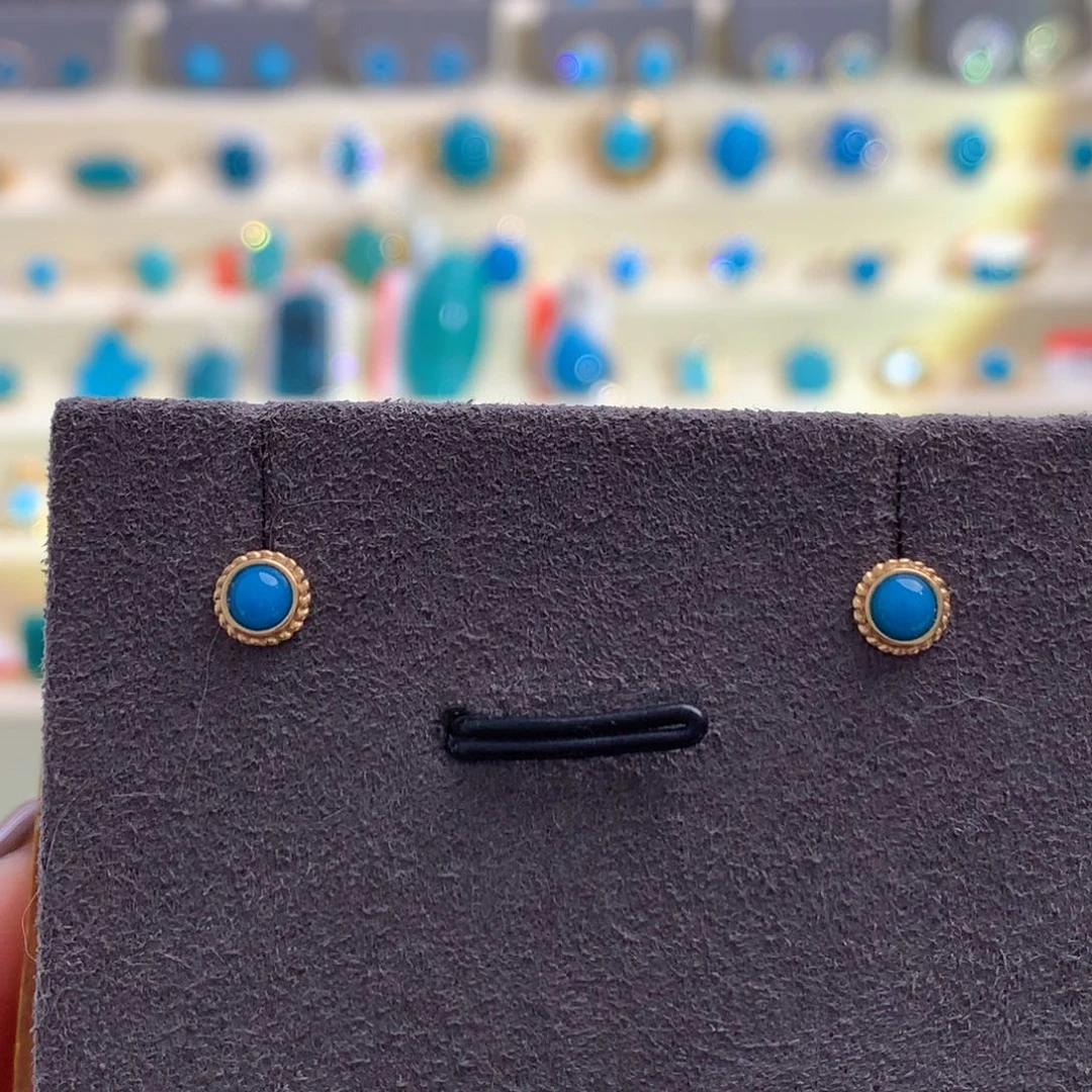 18K金镶嵌绿松石玉化蓝小耳钉