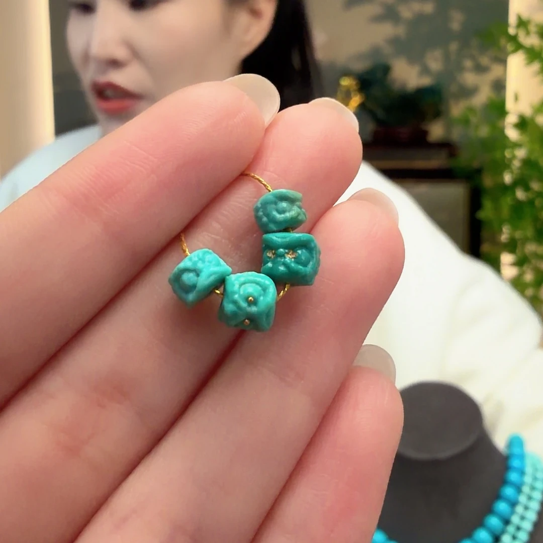 绿松石未镶嵌颈饰