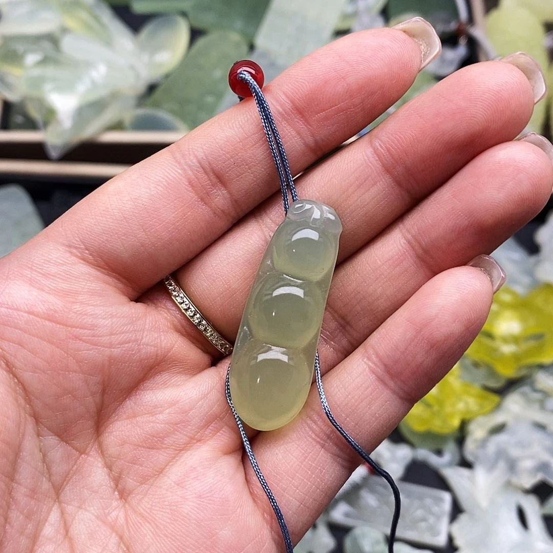 阳***光蛇纹石玉未镶嵌颈饰