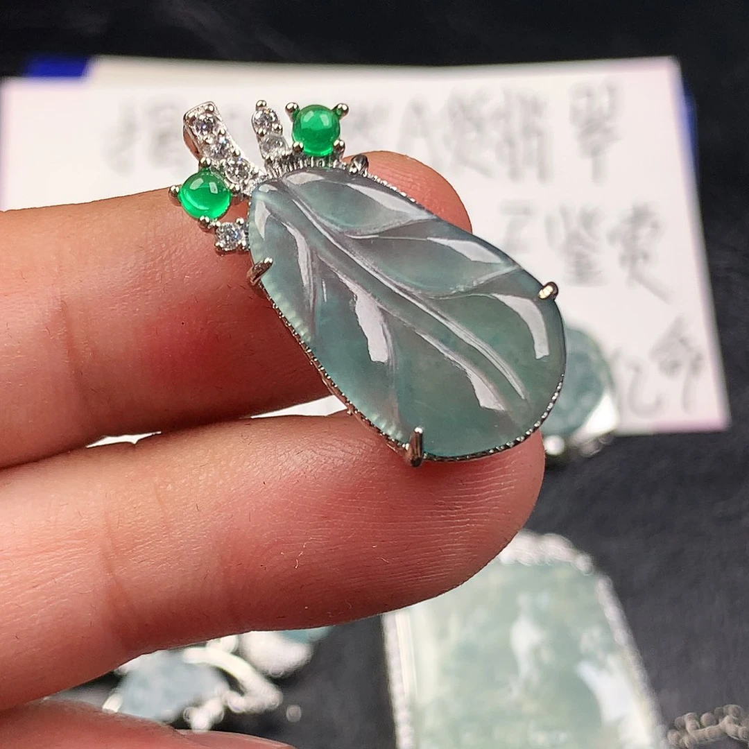 翡翠未镶嵌颈饰芭蕉叶