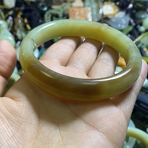 和田玉手镯未镶嵌63-62口径