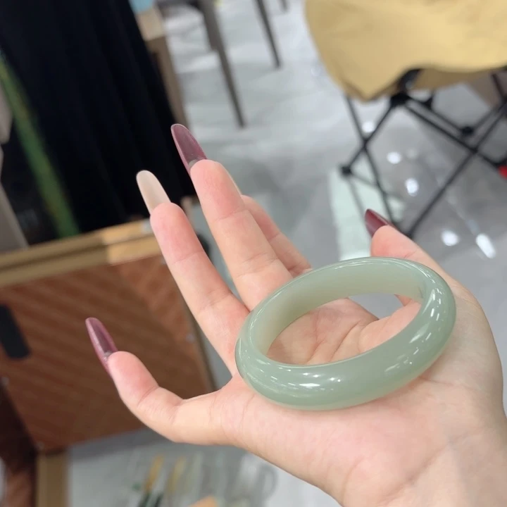 东陵石未镶嵌手镯