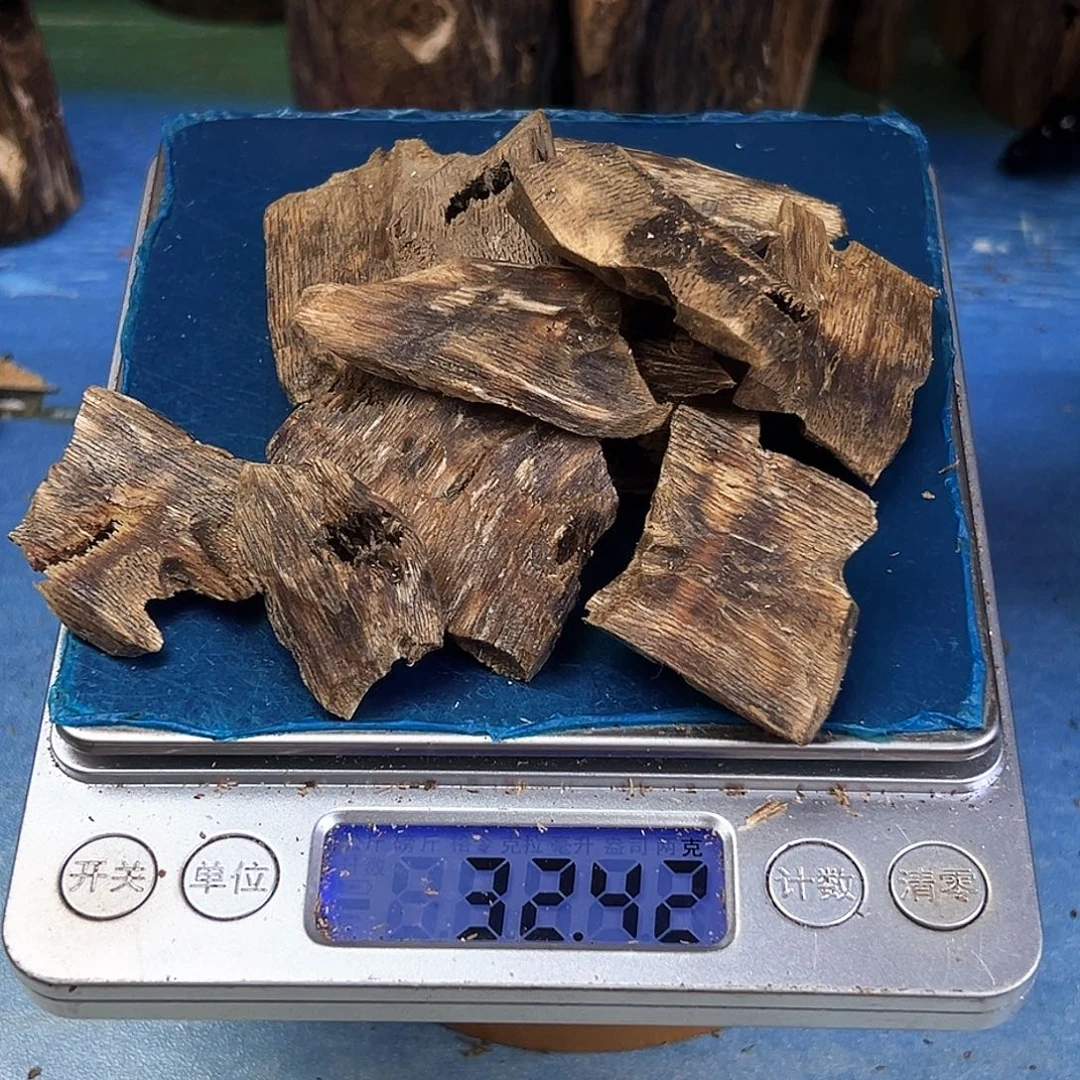 香料绿奇楠陆河块料30克