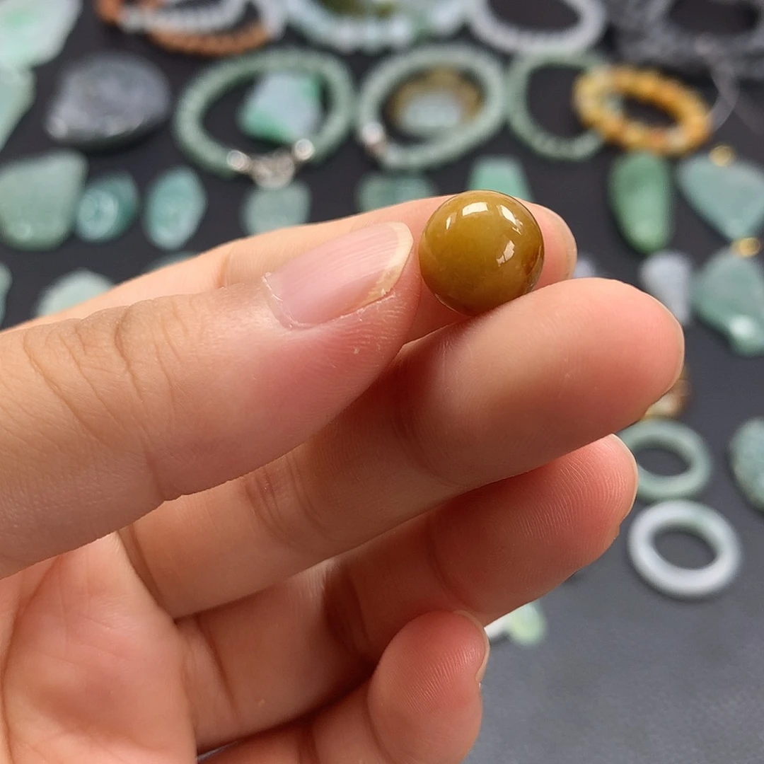 翡翠未镶嵌颈饰珠子