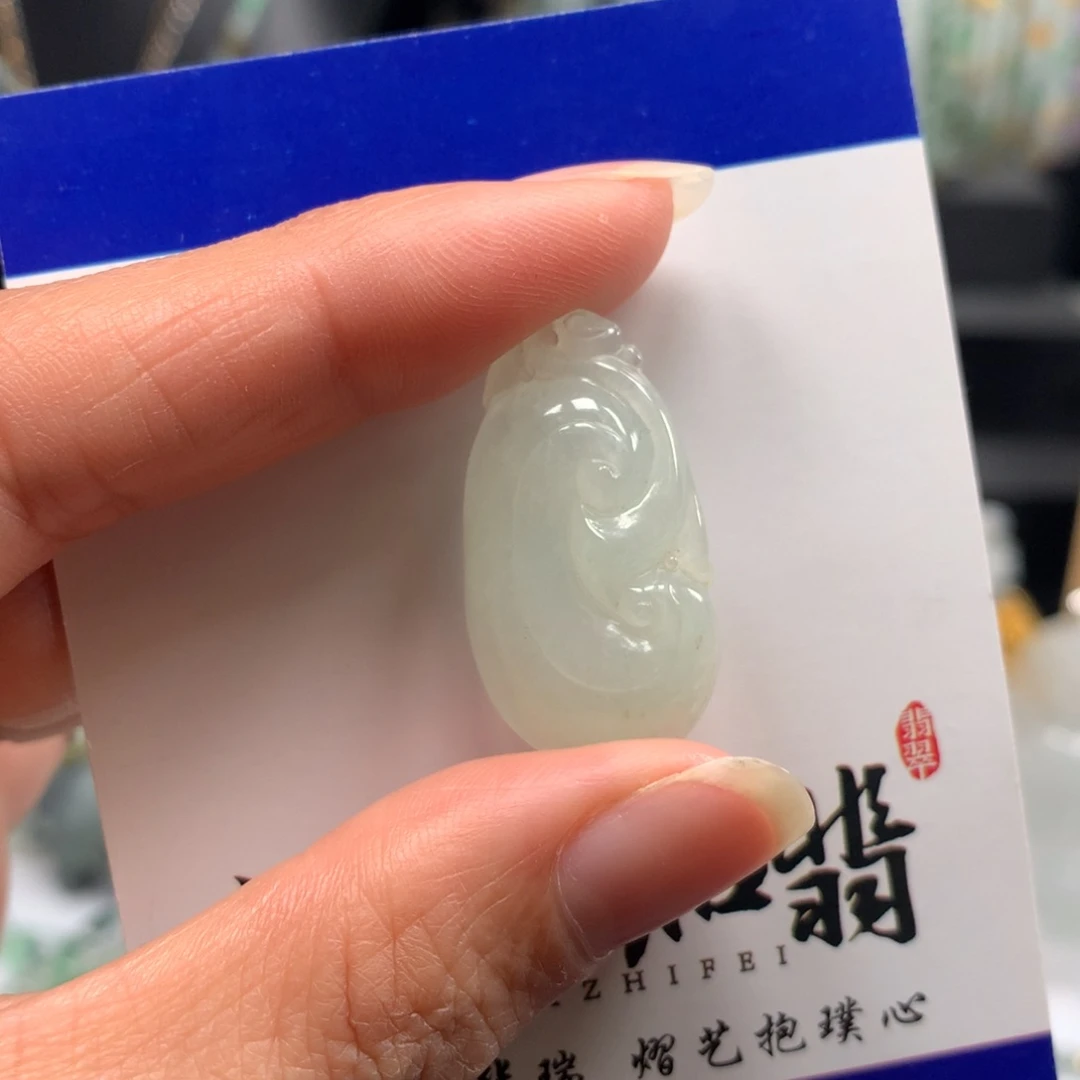 翡翠颈饰未镶嵌如意