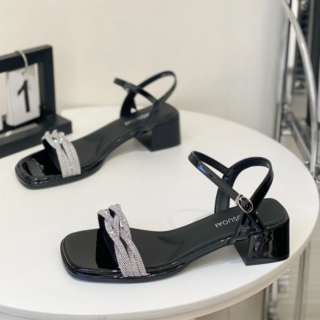 仙女风配裙子一字带凉鞋女2025夏季新款方头水钻粗跟露趾罗马凉鞋