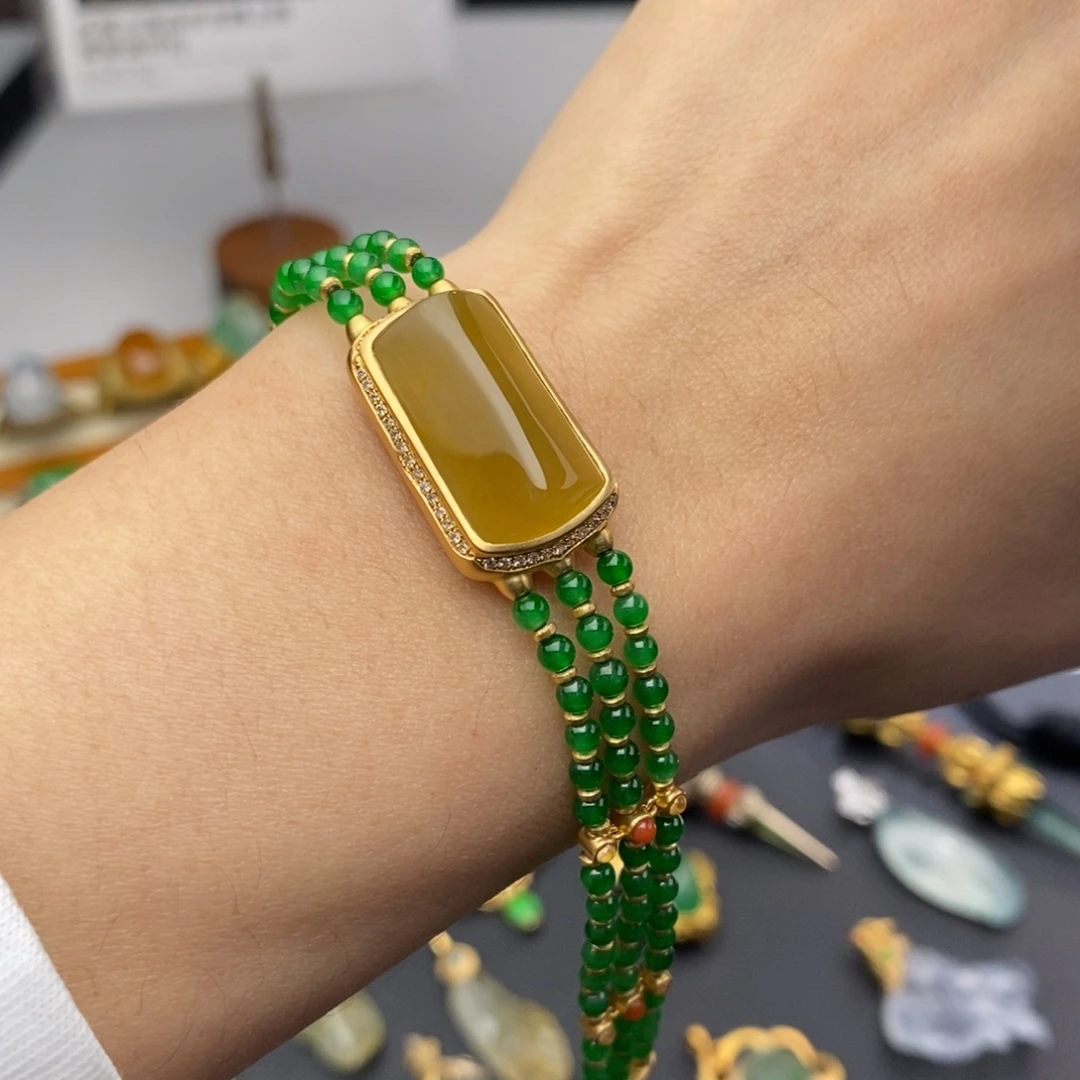 翡翠18K金镶嵌颈饰隐