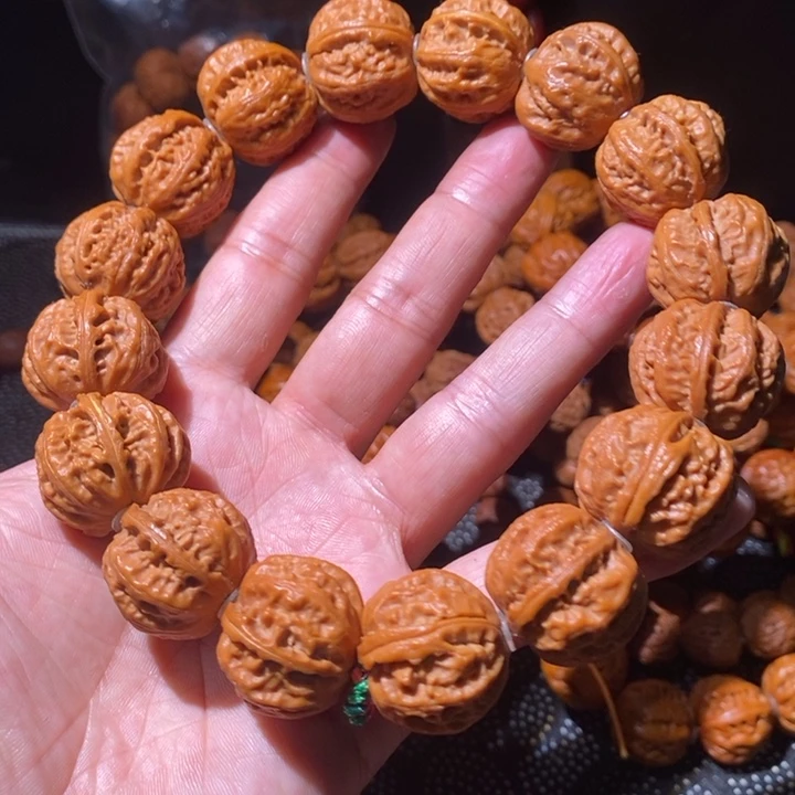 文玩核桃手串……33