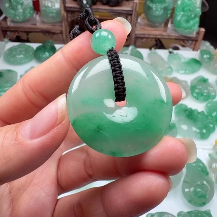 颈饰未镶嵌石英质玉