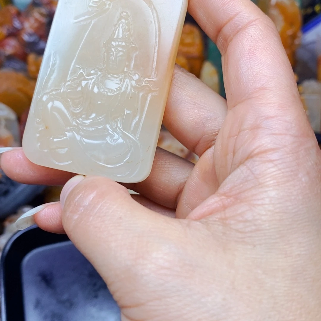 石英质玉（黄龙玉）未镶嵌颈饰