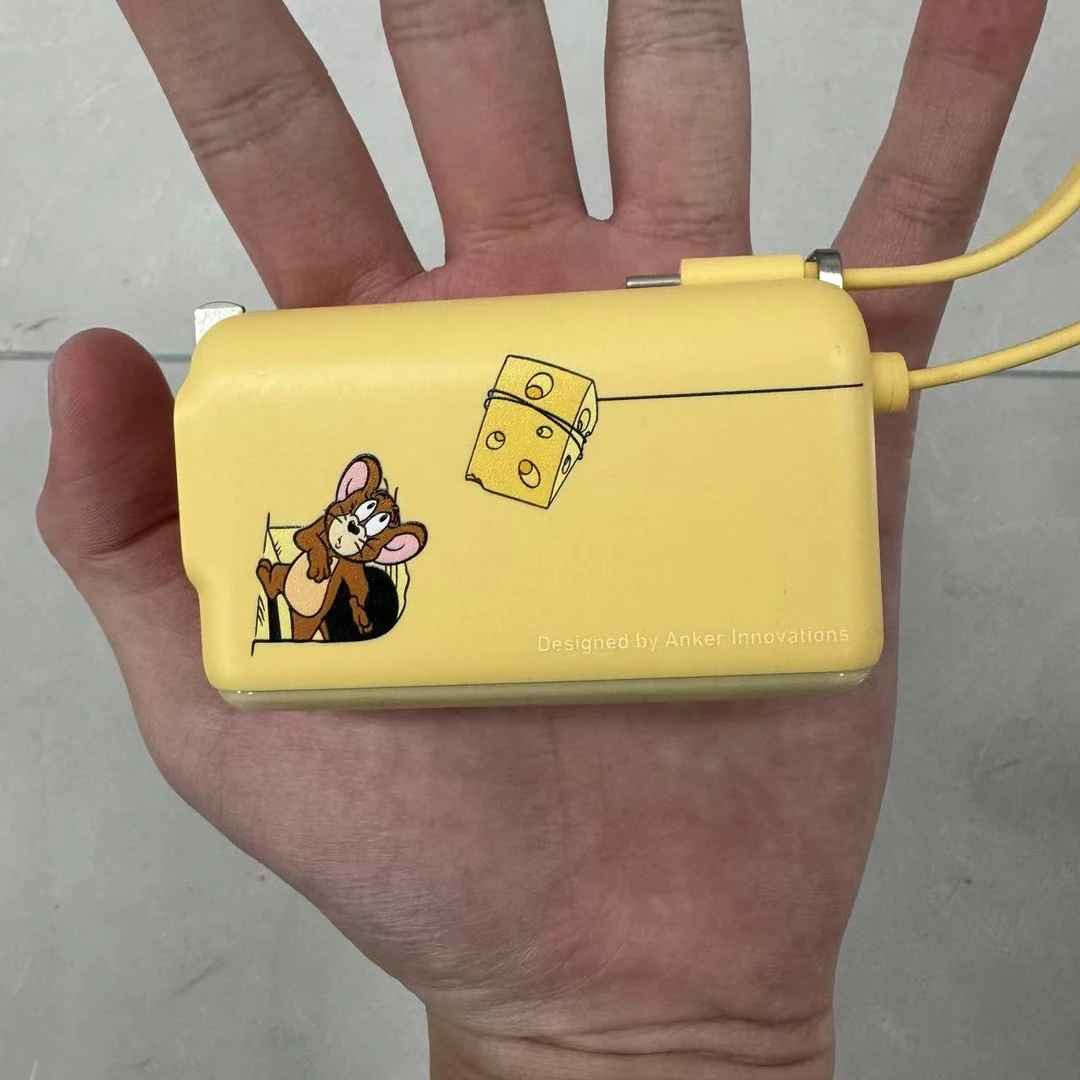 95新  安克30w猫和老鼠自带线能量棒1636-C口