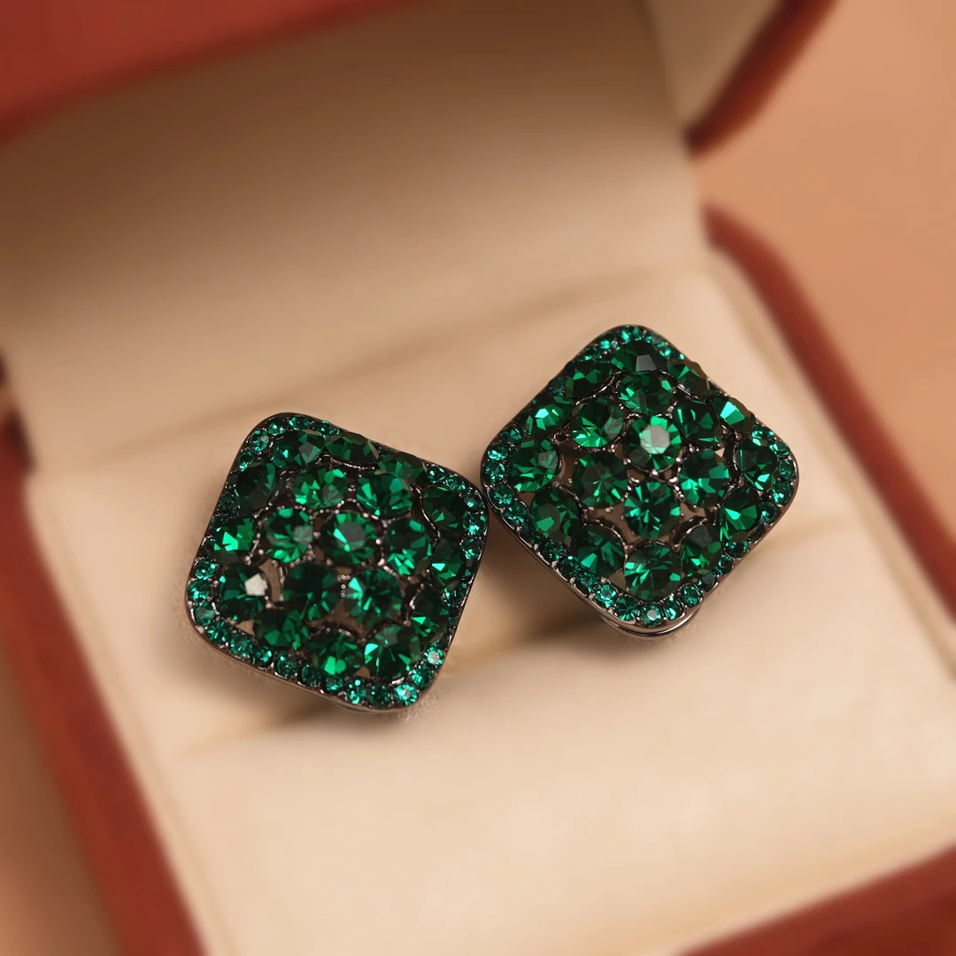 铜合金合成锆石耳饰 满钻绿色几何耳钉轻奢高级闪耀宴会菱形耳环