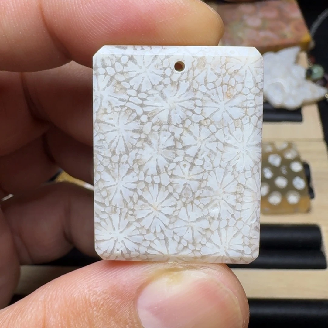 未镶嵌纯天然色有机玉石保真色硅化玉