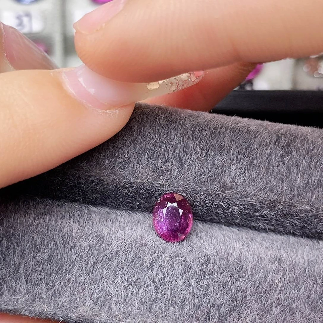 裸石蓝宝石无烧内有包体玫紫色调性价高1.41ct/3263号