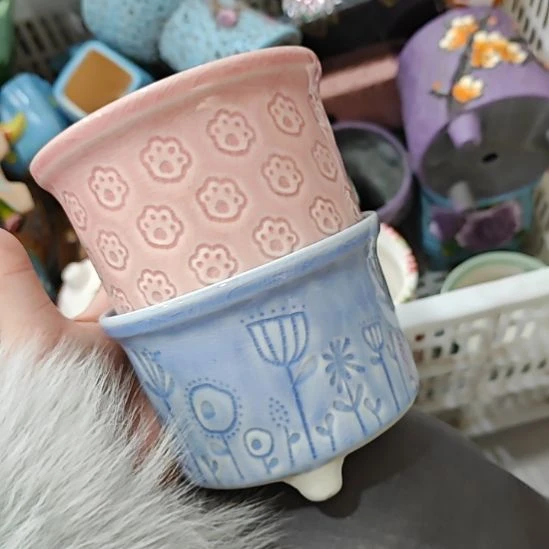 当场凑满15发货，不凑不发，花盆盆口不方不圆有针孔黑点矿点是正常