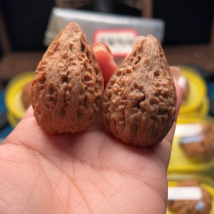 文玩核桃吊坠坐佛 全品