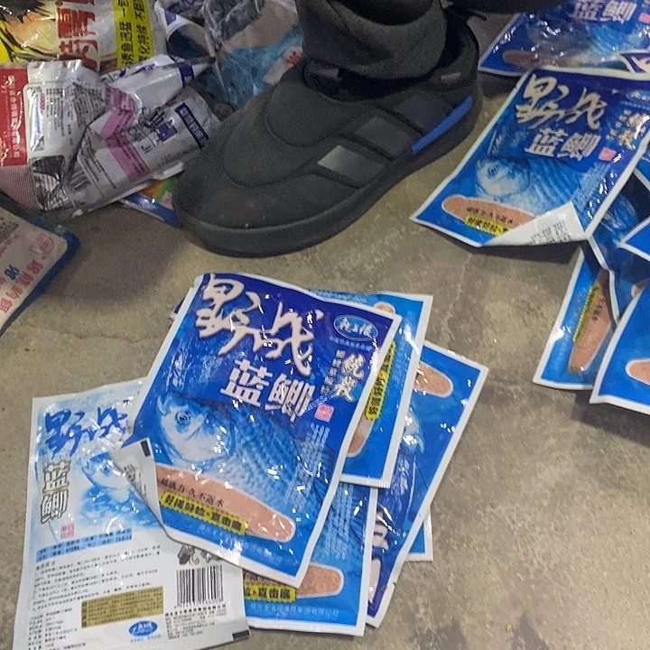 小蓝鲫饵料发7包过期的介意不拍