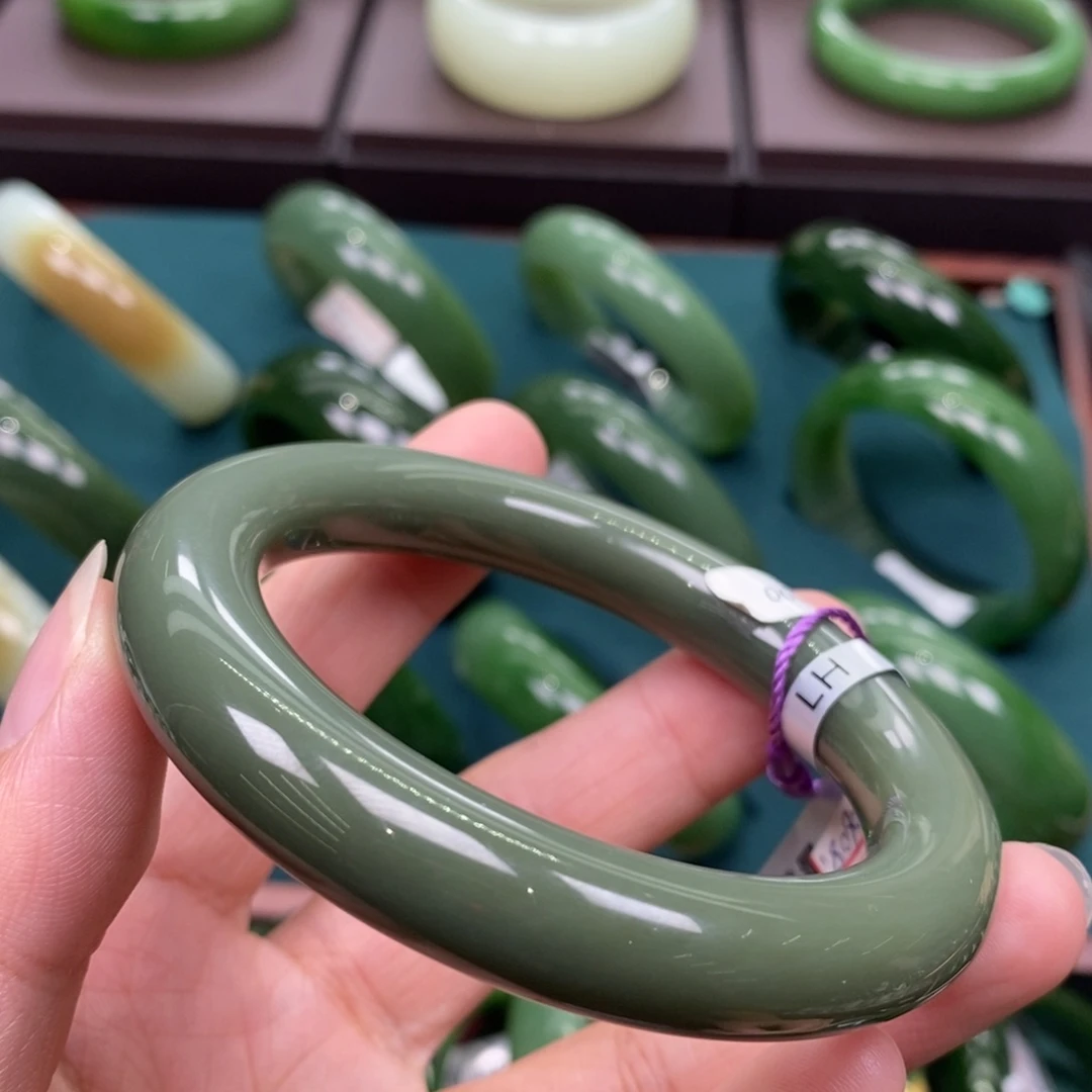 和田玉（碧玉）未镶嵌手镯