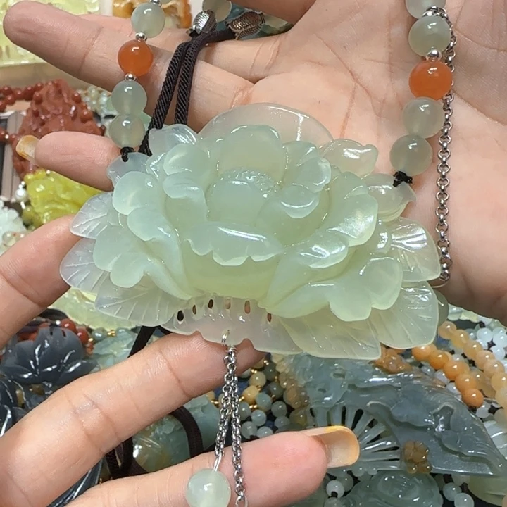 未镶嵌蛇纹石玉吊坠
