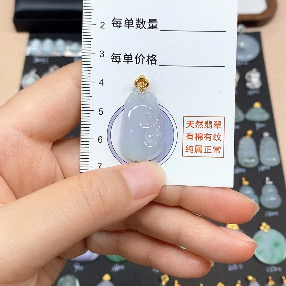 颈饰18K金镶嵌翡翠