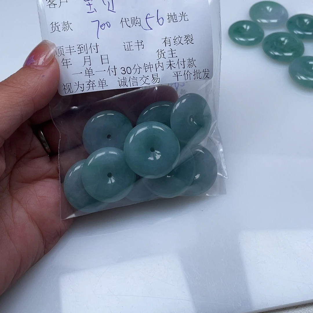 一***贝翡翠散珠翡翠扣子